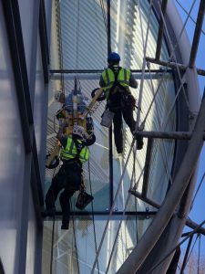 difficult access glass replacement by abseil with vacuum lifter