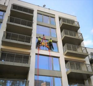 high level glass replacement using vacuum lifter